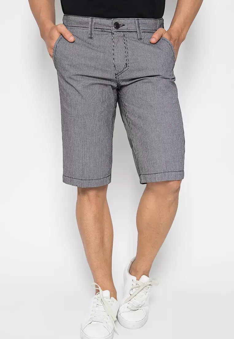 LGS - Celana Pendek Casual Pria Motif Bergaris Warna Abu-Abu Regular Fit - CSS.427.042.675.C