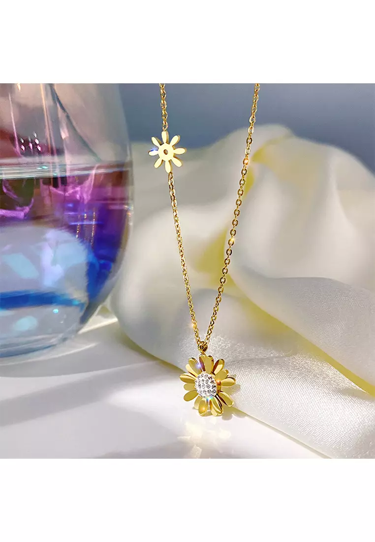 Gold cheap flower locket