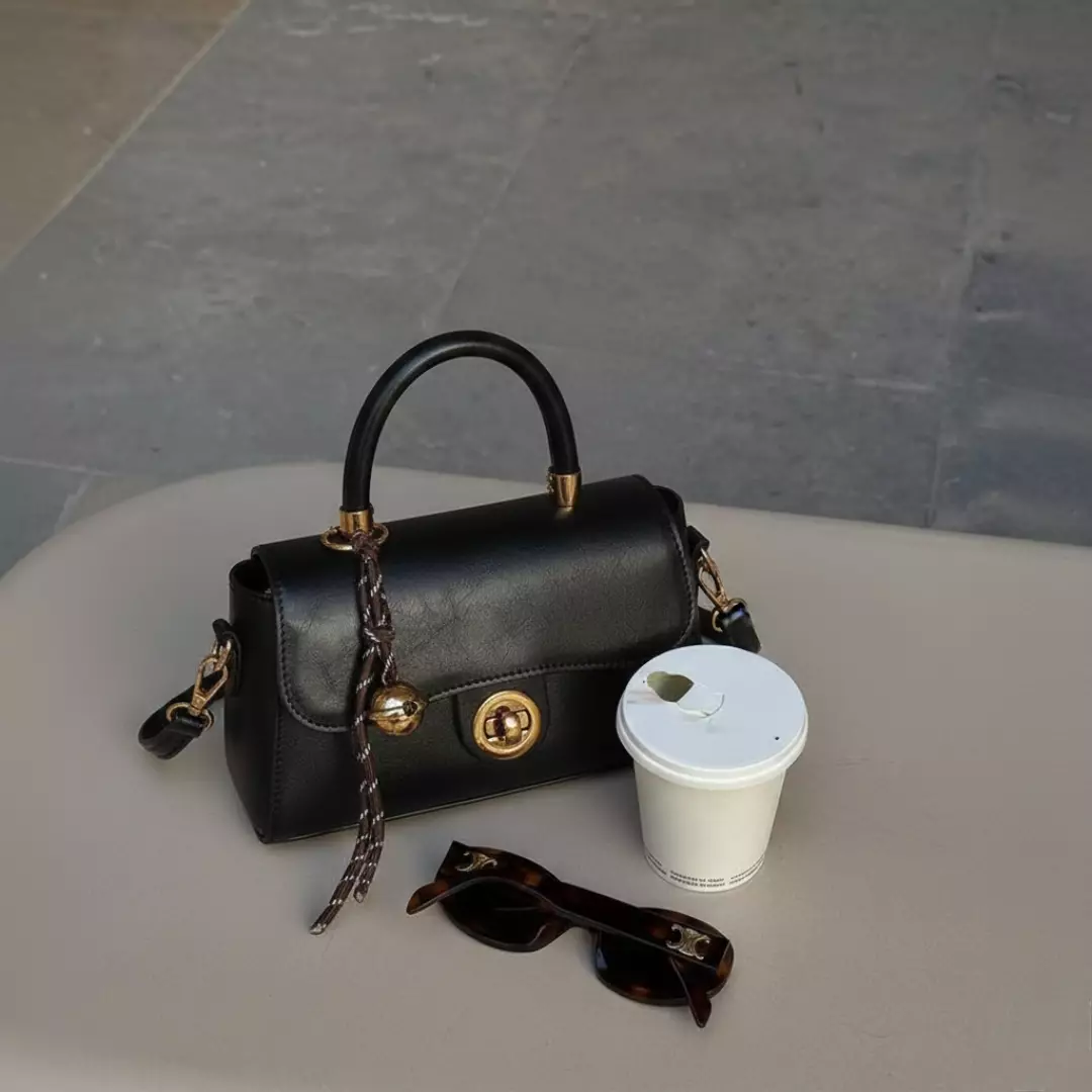 Vedlyn Saville Tas Selempang Wanita model Stylish Elegan free charm – Black