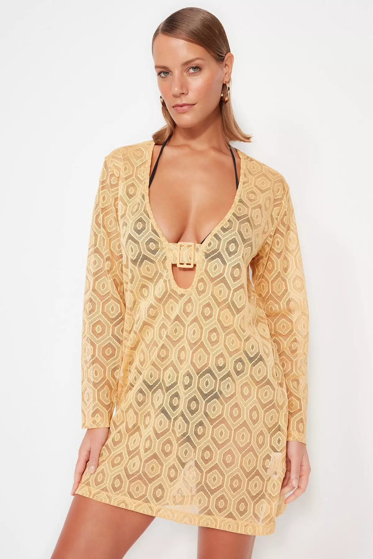 Accessorize top beach dresses