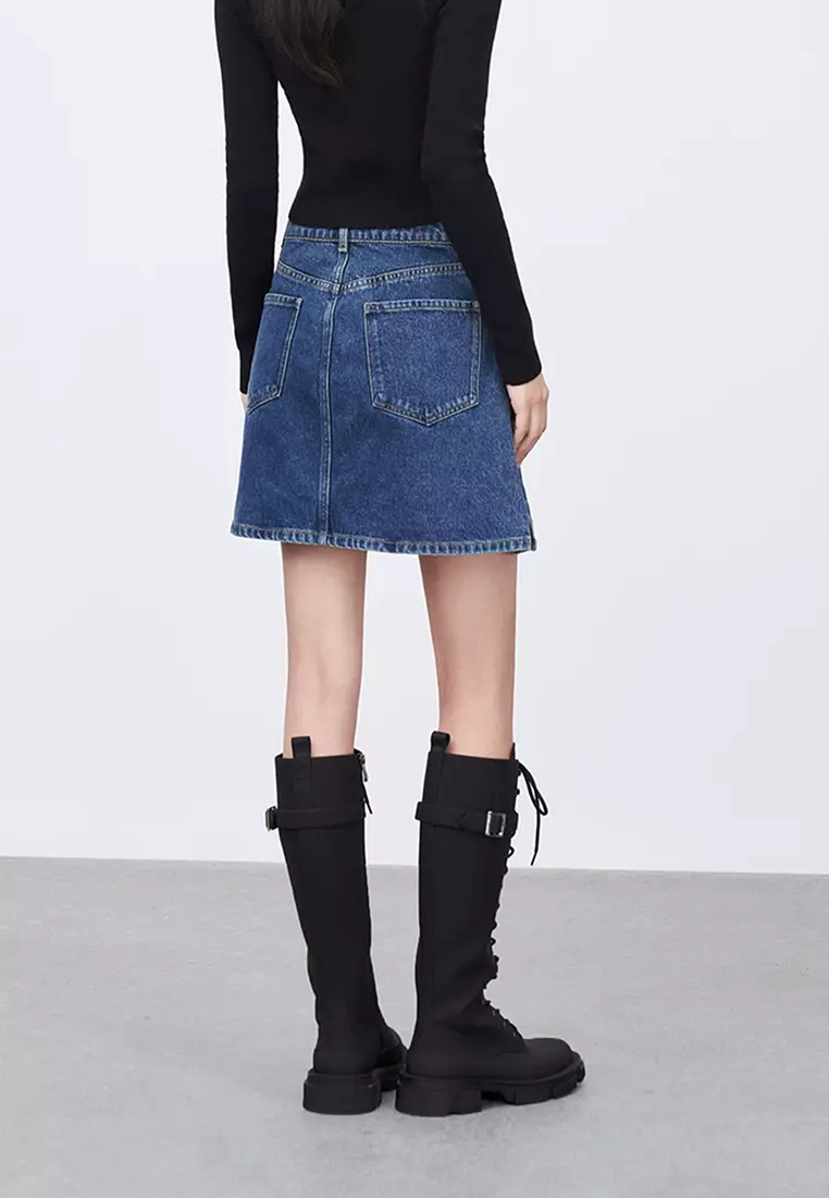 How to Wear a Denim Skirt in Winter