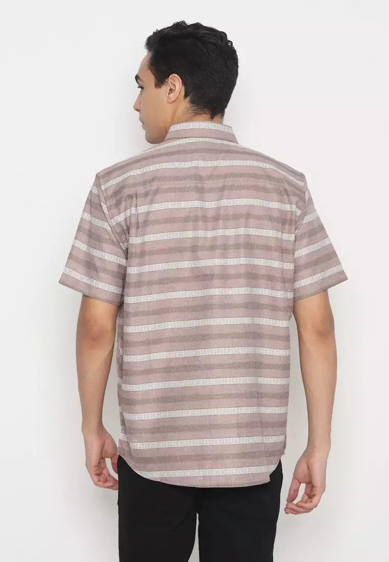 POLICE Kemeja Salur Printing Coklat Muda Regular Fit Pria