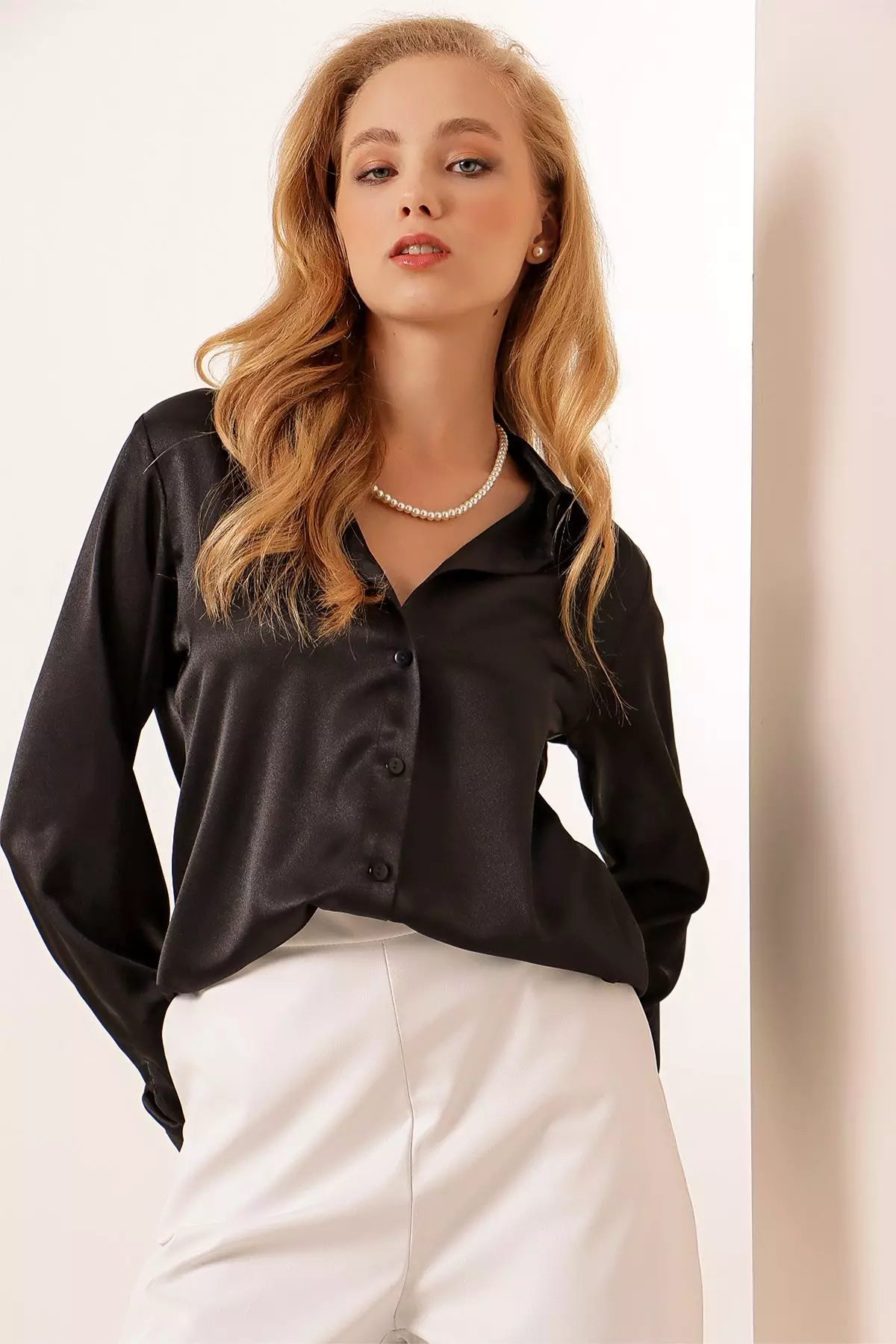 Long Sleeves Collared Shirt