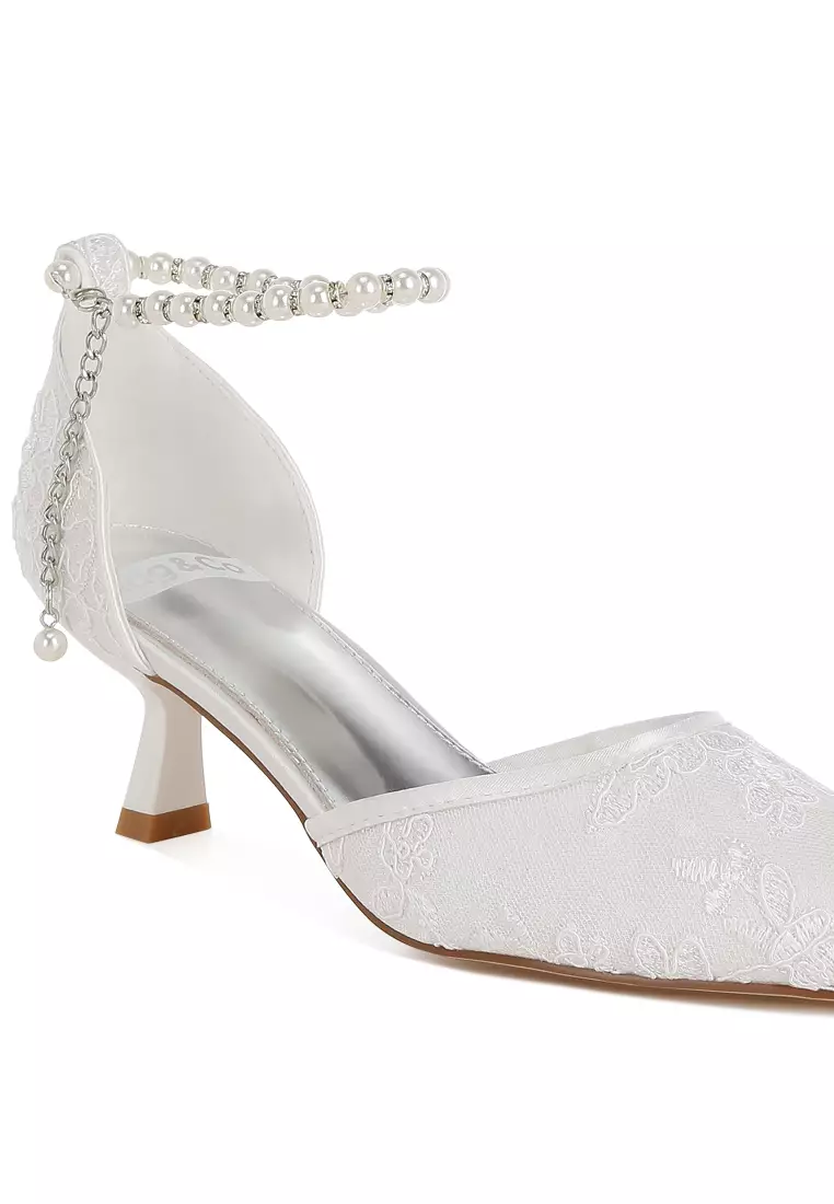 Sandal hak anak kucing berenda warna putih