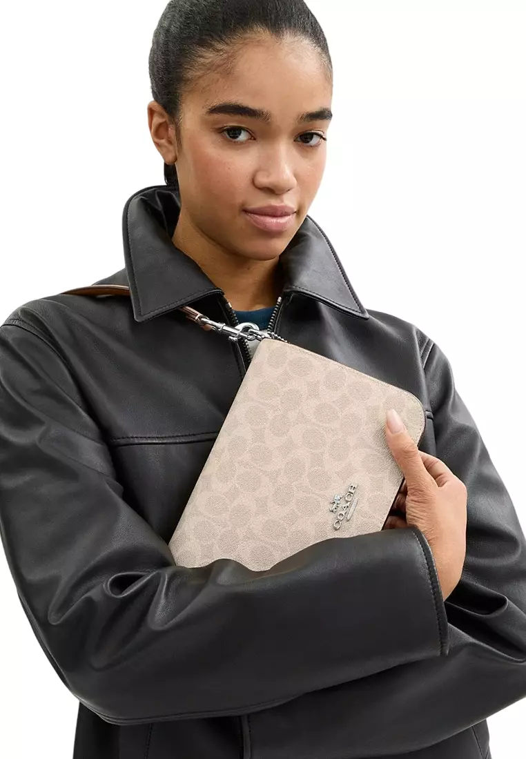 Quinn Bag In Signature Canvas - Sand/Taupe