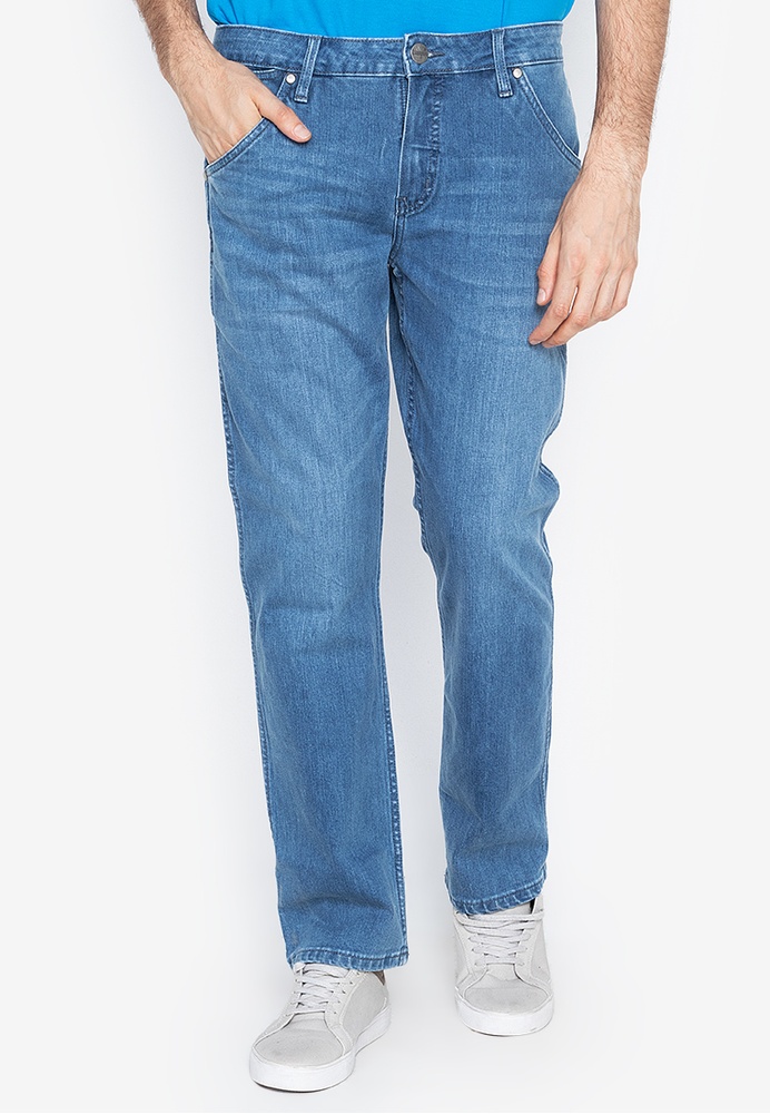 Buy Wrangler  Crank Straight Jeans 2022 Online ZALORA  