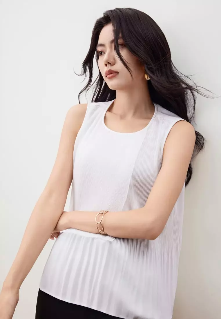 G2000 Sleeveless Gradient Pleat Puff Shoulder Blouse