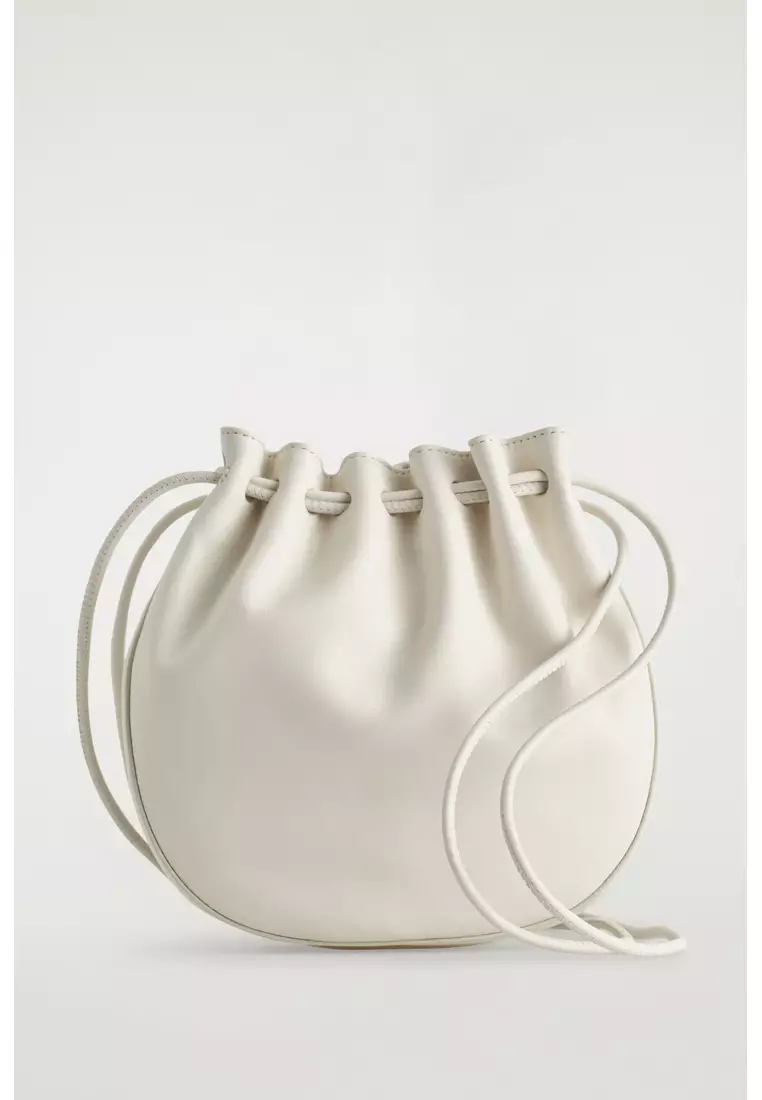 Jual COS GATHERED POUCH BAG LEATHER Original 2025 ZALORA