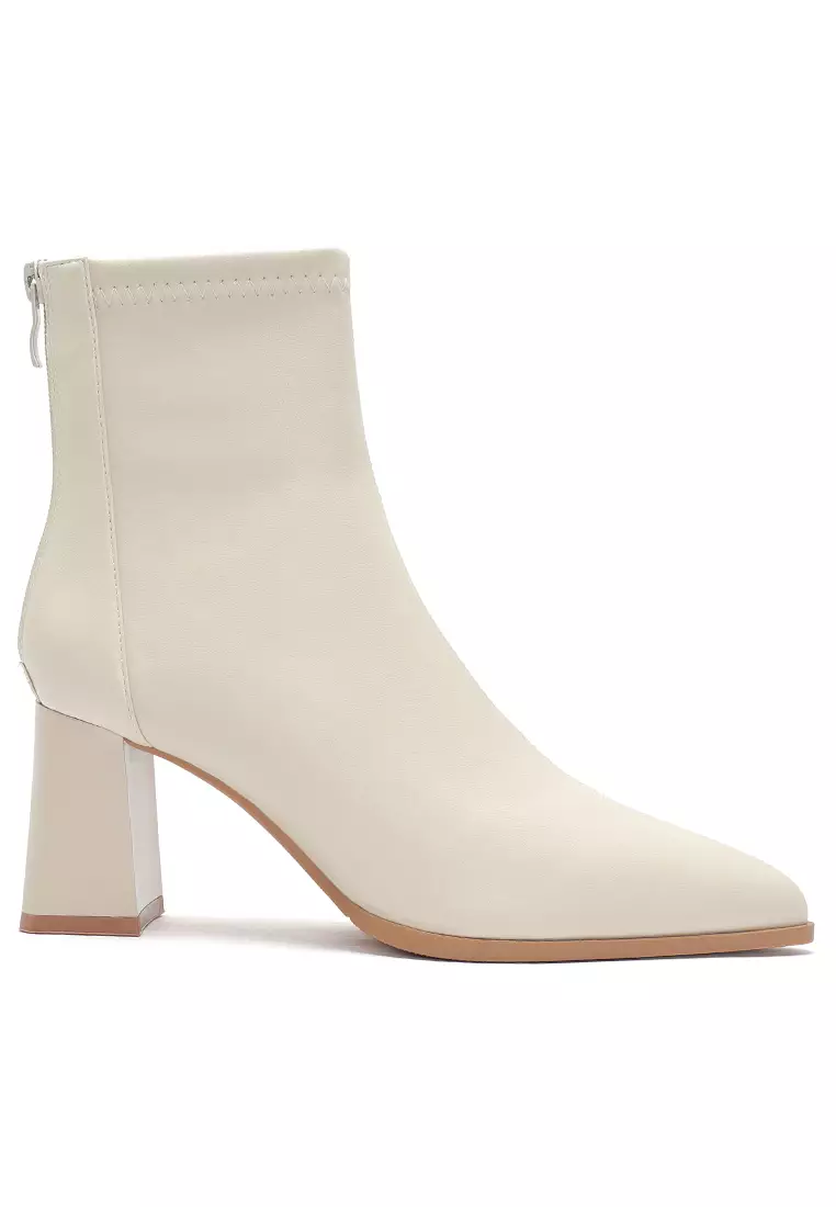 White 2025 pointed boots