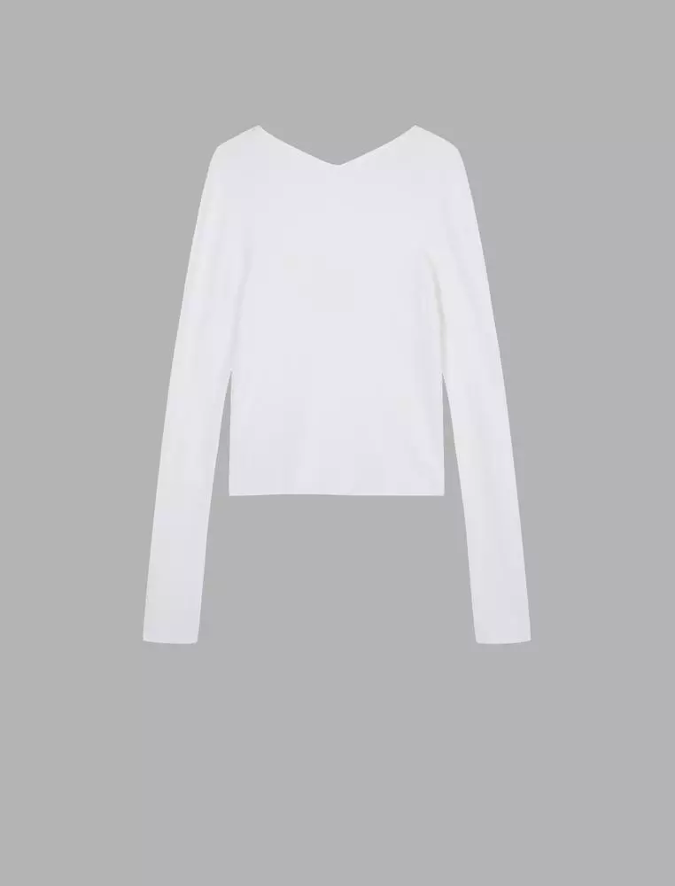 Long-sleeved pullover sweater