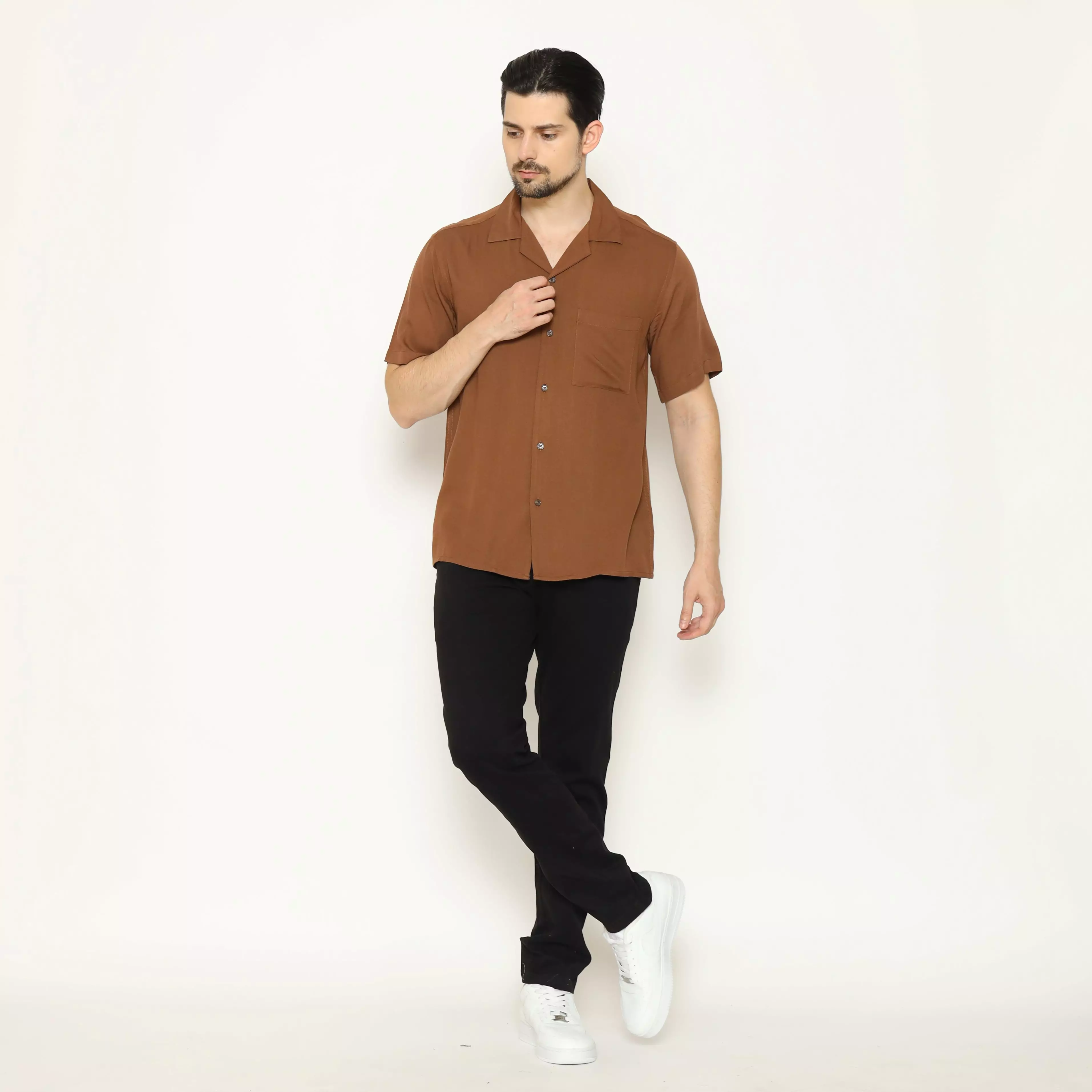 MAGINOT Kemeja Pria Basic Cuban Collar Rayon Pendek BROWN