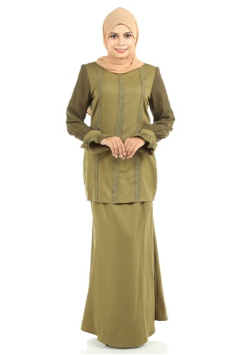 Syabila Kurung With Puff Sleeves and Pleated Wristband from Ashura in Green