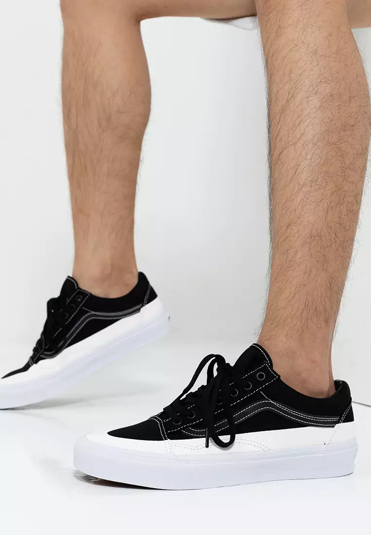 Black vans hotsell white sole