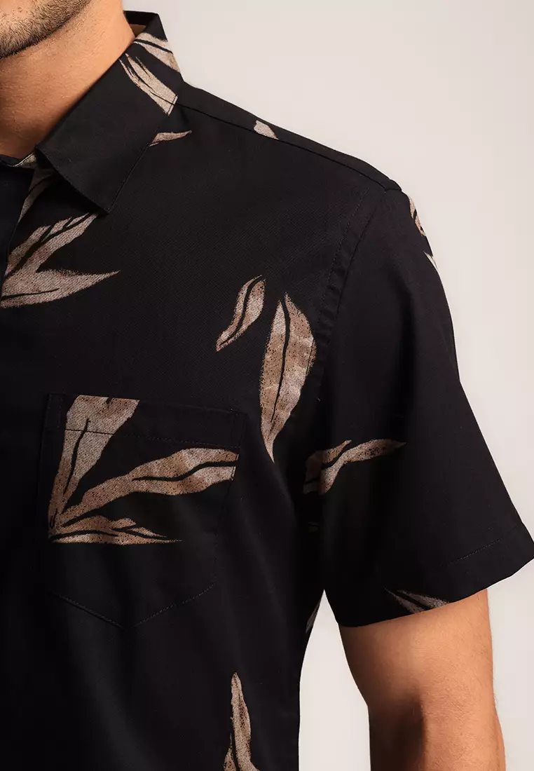 MOC - Kemeja Motif Pria Lengan Pendek Nirved - Black