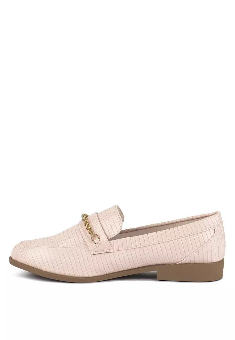Nude Low Block Loafers Adorned with Golden Chain
