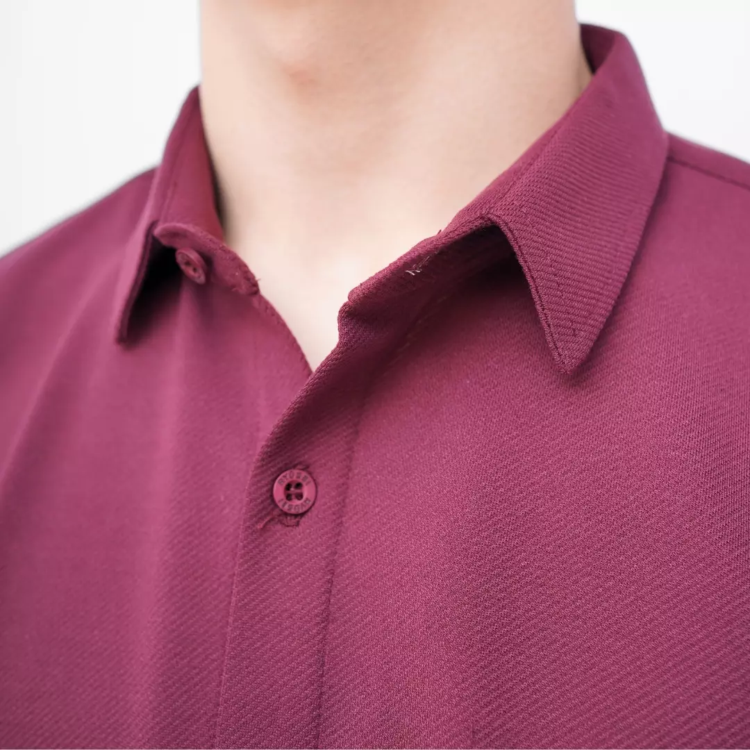 Ryusei Kemeja Reguler Kudo Twill Maroon – Kemeja dengan Tekstur Unik
