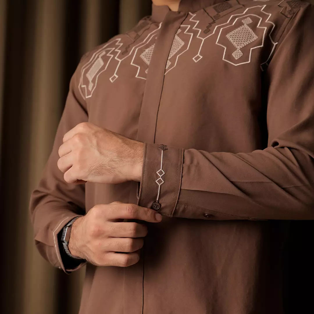 Kemeja Tangan Panjang Koko Collarless Nizam Bordir Ethnic Brown