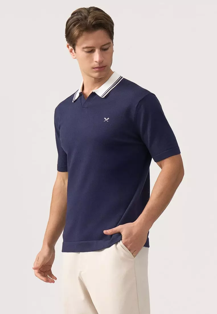 Regular Fit V-Placket Polo Shirt With Contrast Collar & Tipping In Textured Knit