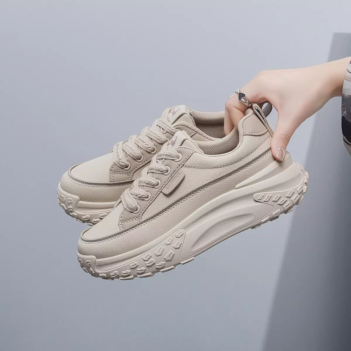 Sneakers Cewek Fashion Bertali Sepatu Wanita Hangout Trendy BL8241