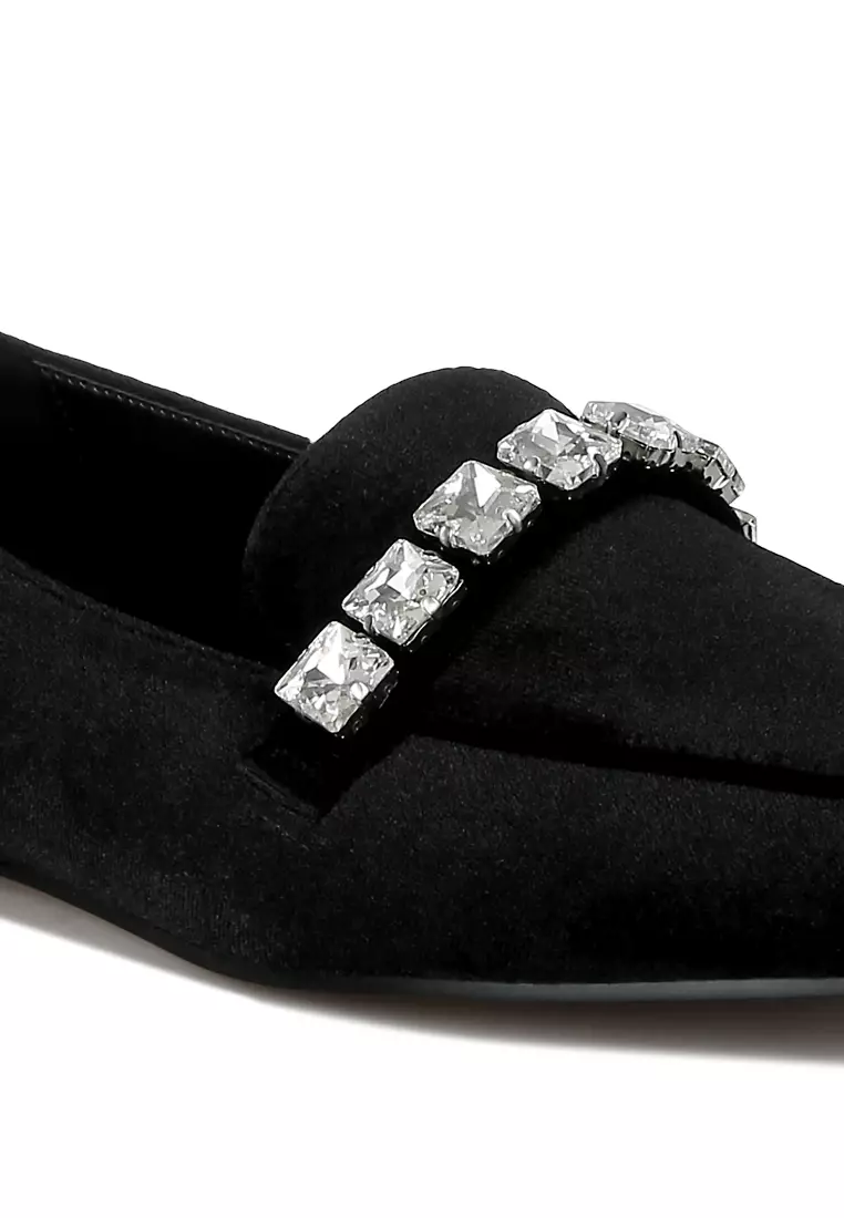 Sepatu Loafer Tali Berlian Beludru Warna Hitam