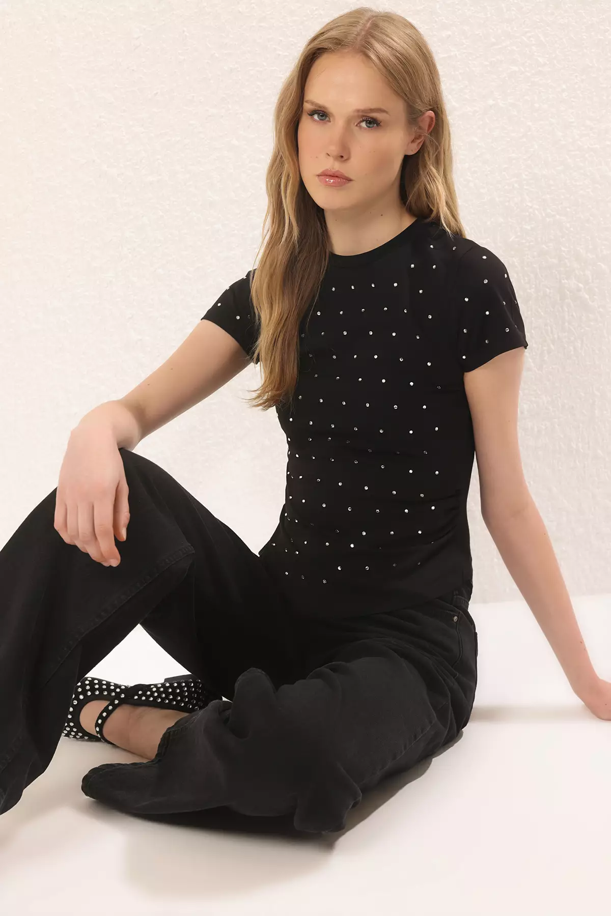 Black Stone Asymmetric Fitted/Fits Body Knitted T-shirt TWOSS25BZ00277