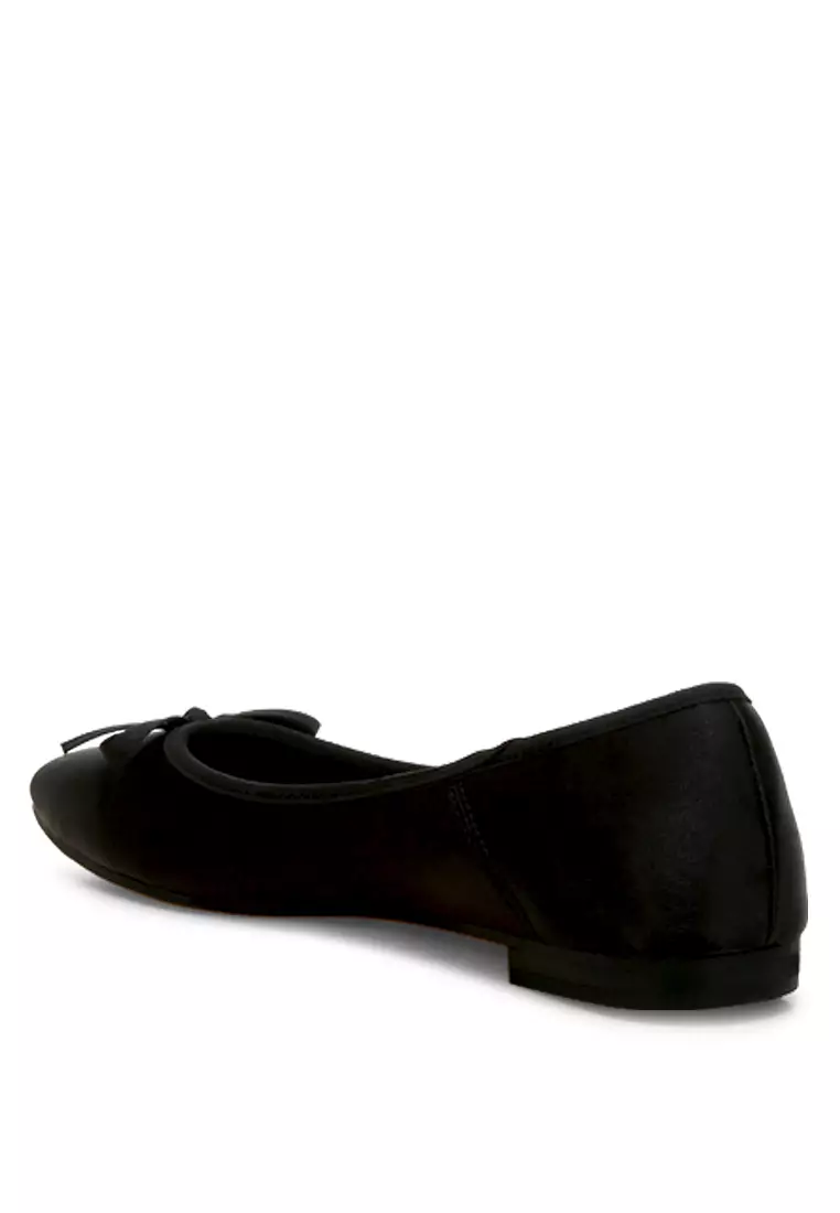 Balerina Hiasan Busur Satin dalam Warna Hitam