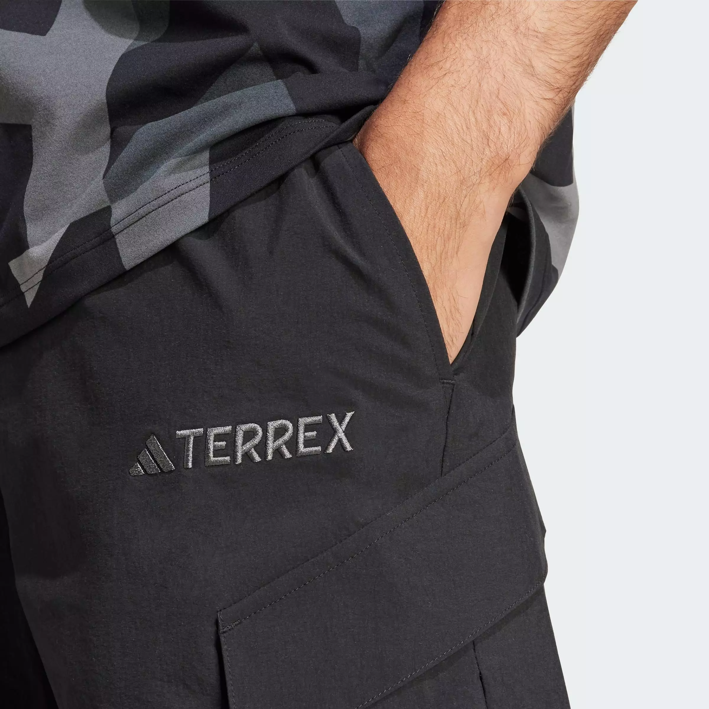 Hiking Terrex Xploric Cargo Shorts Men Black JE9420