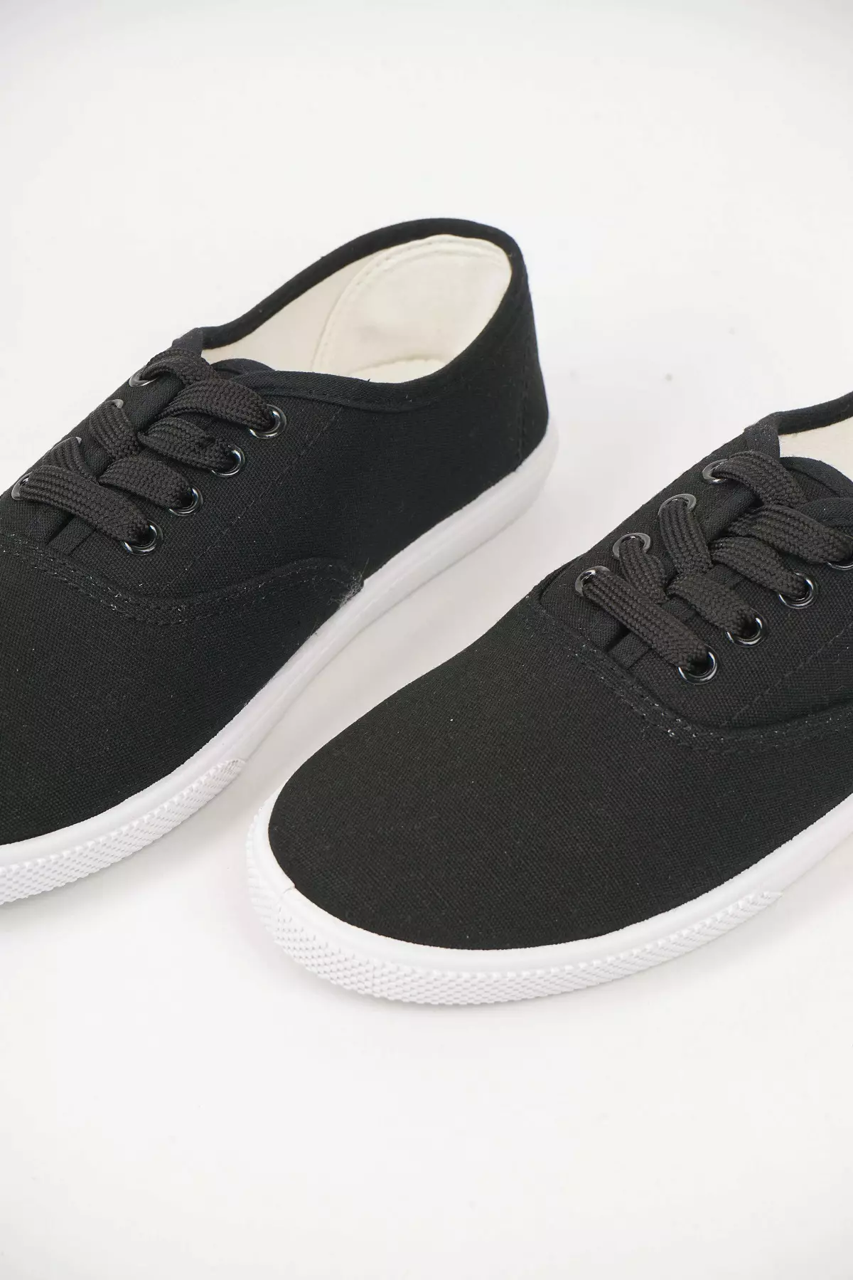 Blow Taylor Basic Canvas Sepatu Sneakers Wanita BLAS 0001