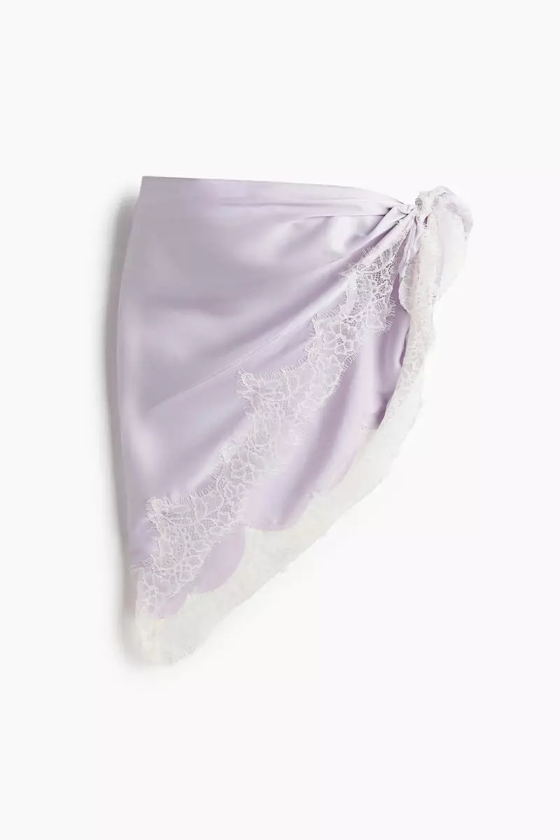 Lace-trimmed triangle scarf