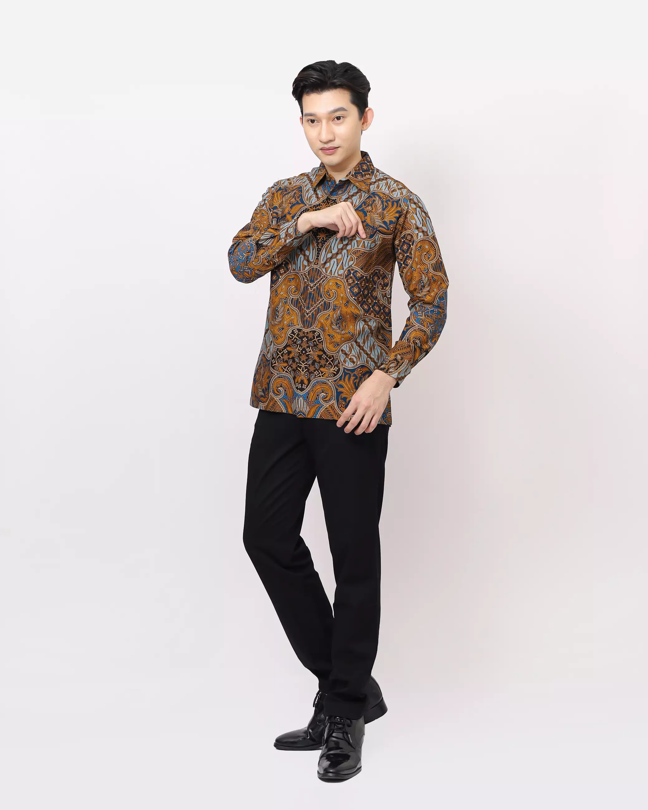 Kemeja Batik Lengan Panjang Motif Sekar Jagad Berseri