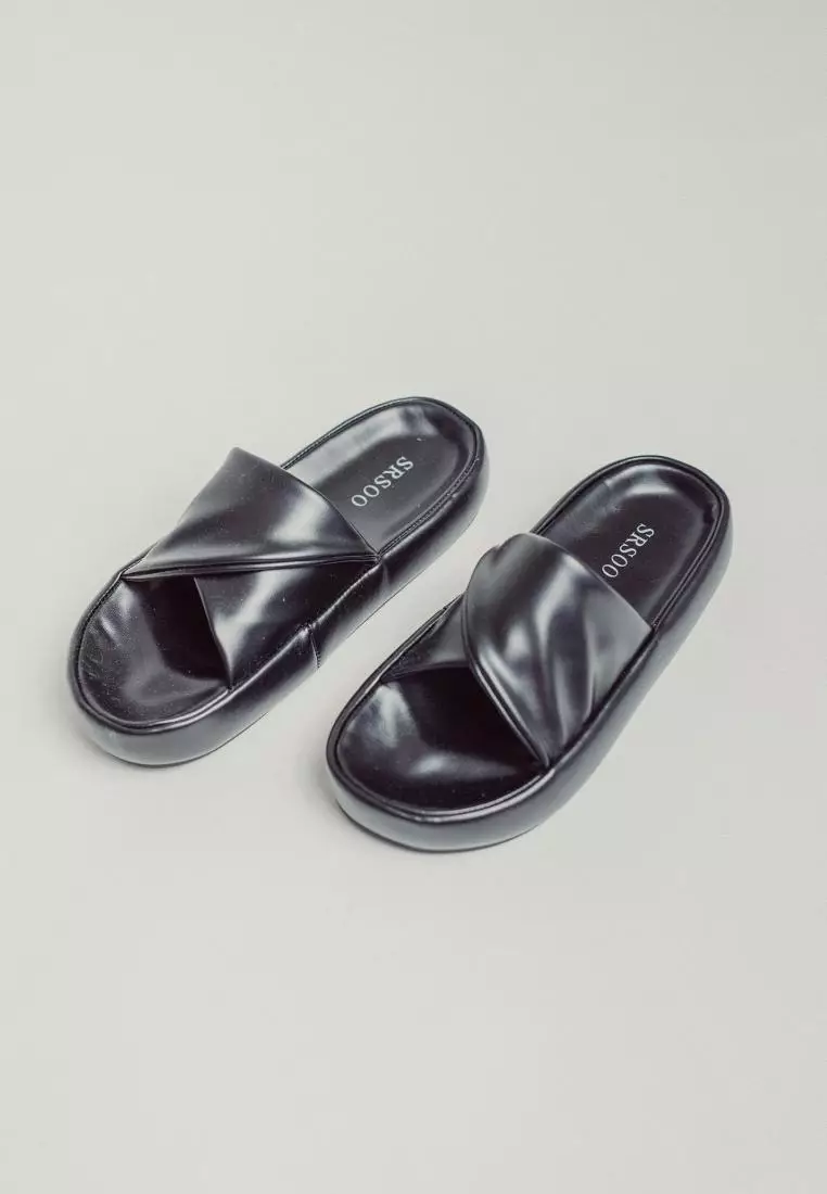 Discount on Love, Ara  shoes - SKU: Black Faux Leather Classic Slides