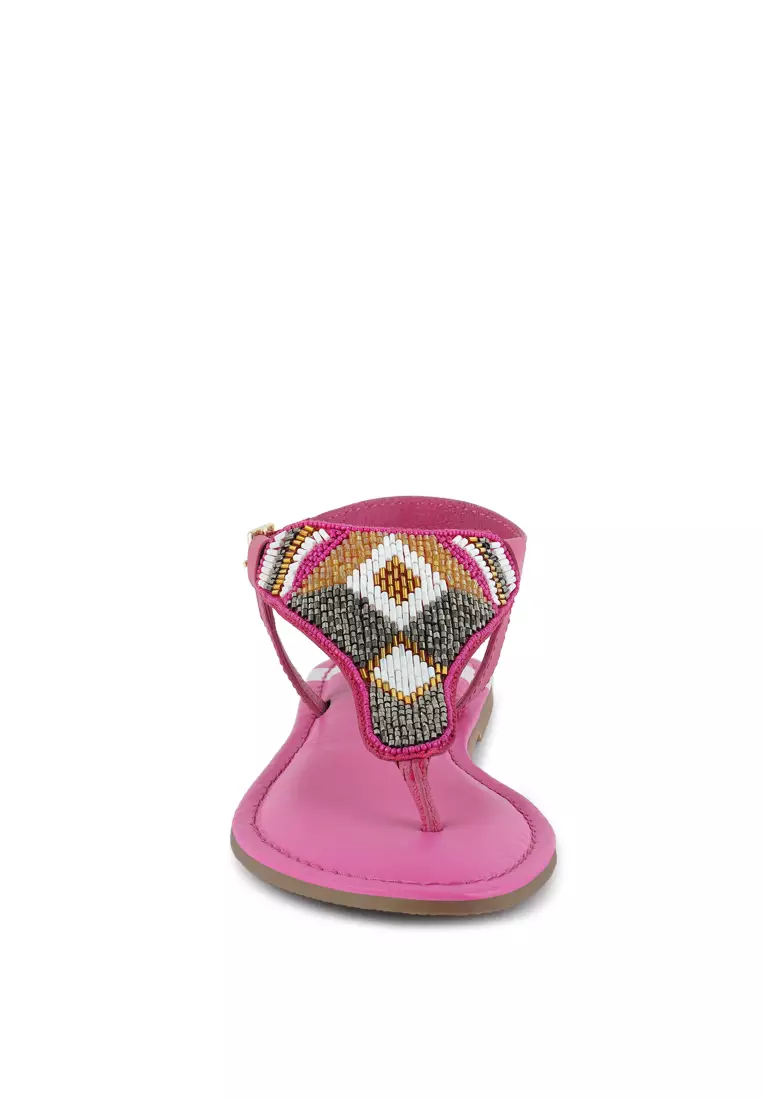Sandal Datar dengan Gesper Pin dan Manik-manik Warna Fuchsia