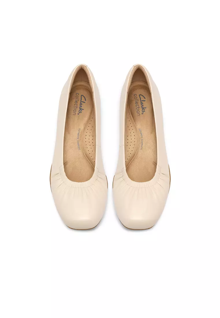 Womens Jazmynn Lo Ballerina - Cream Leather