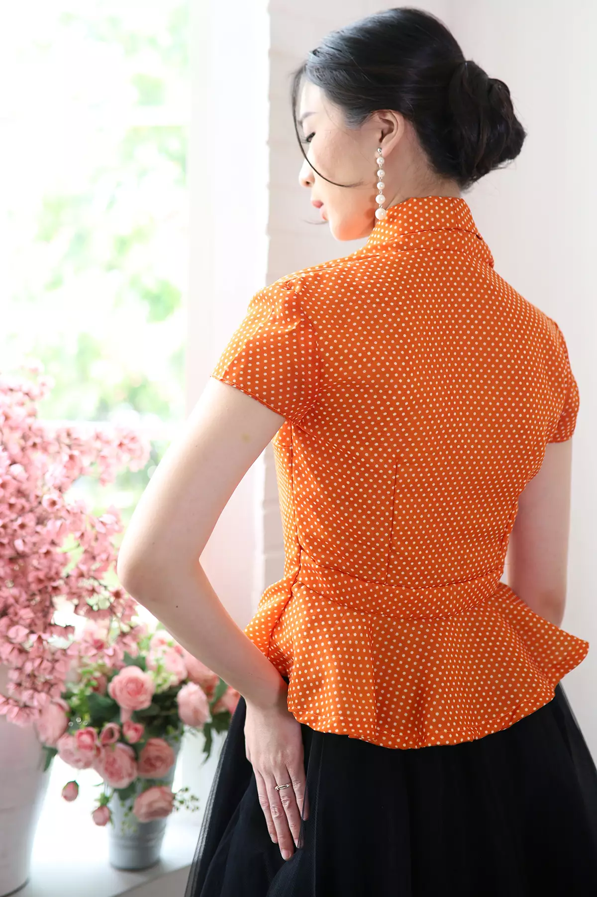 Kuncup Nirmala Jingga Kebaya