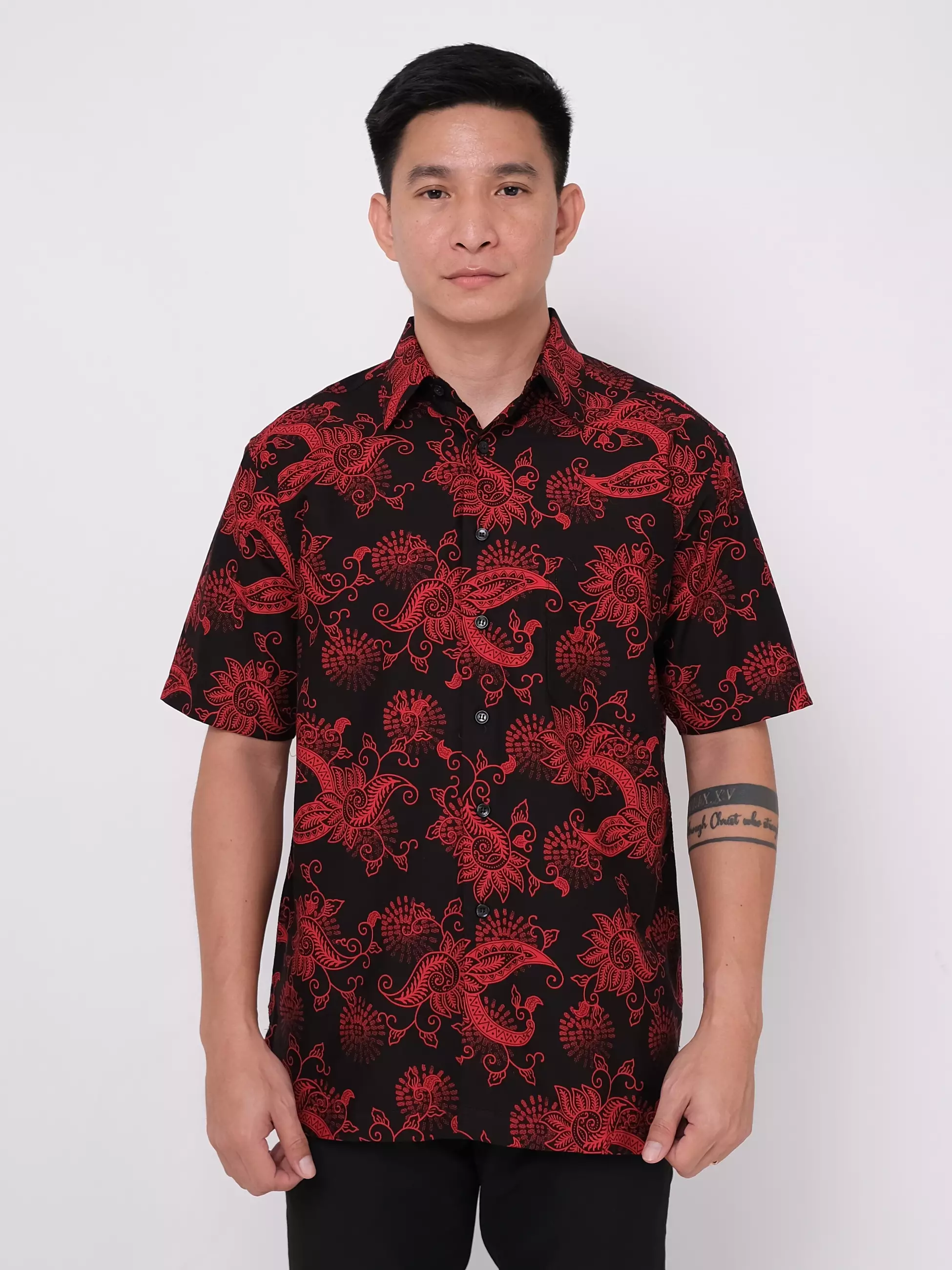Kemeja Lengan Pendek Hitam Motif Batik Merah 16895