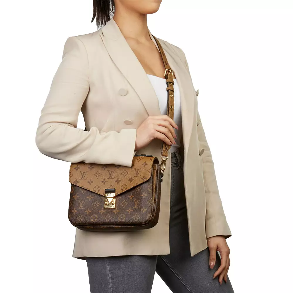 pochette metis 25 brown monogram canvas