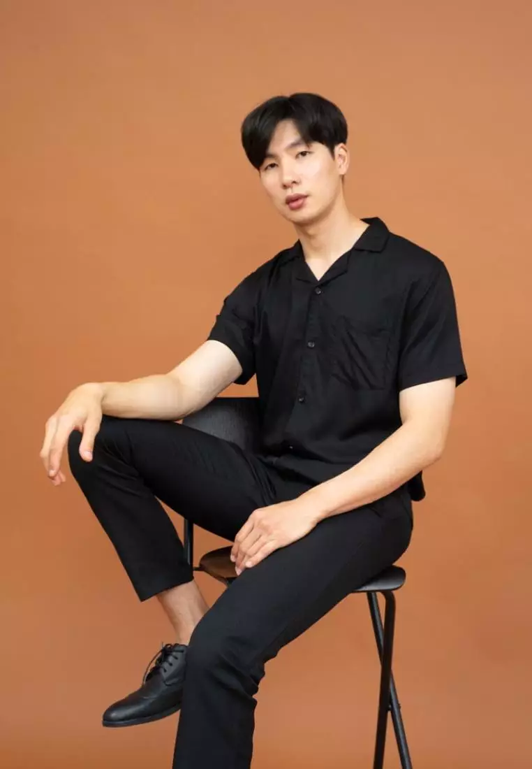 Houseofcuff Kemeja Bowling Lengan Pendek Rayon Shirt Hitam