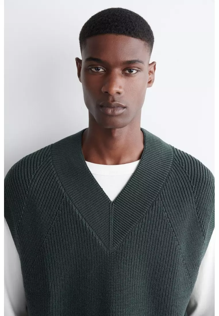 RIBBED WOOL V-NECK VEST