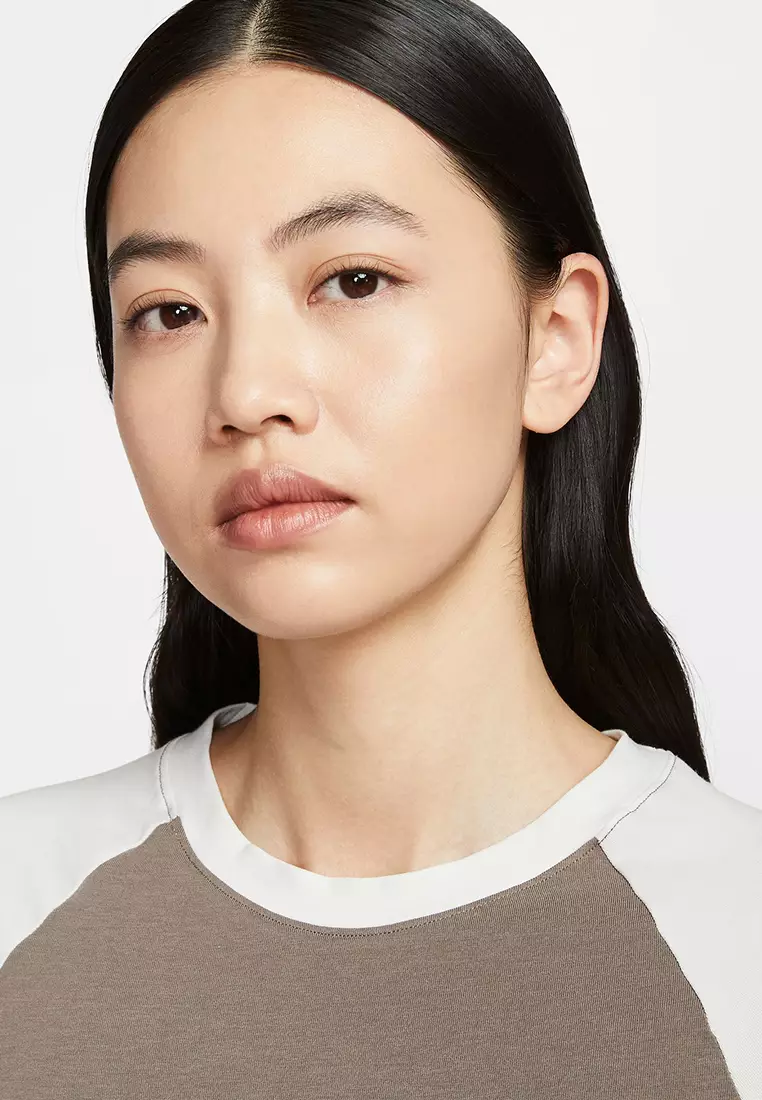 Sportswear Chill Knit Slim Graphic T-Shirt