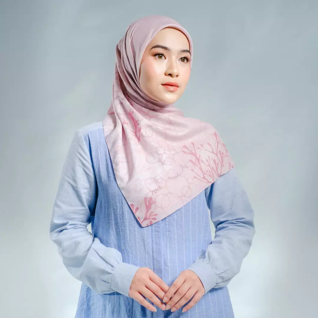 KARIBIA Sand - Kerudung Hijab Segiempat Motif With Pouch Ziplock - Bahan Poly Fine - Ukuran 110x110