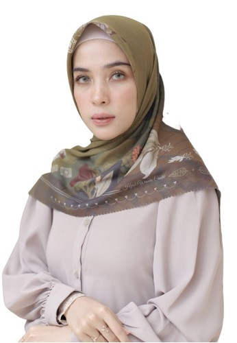 Hijab Wanita Cantik.com blue and gold Segiempat Curcuma Scarf Premium Printing Varian Ginosa 33CDBAA72540F7GS_1