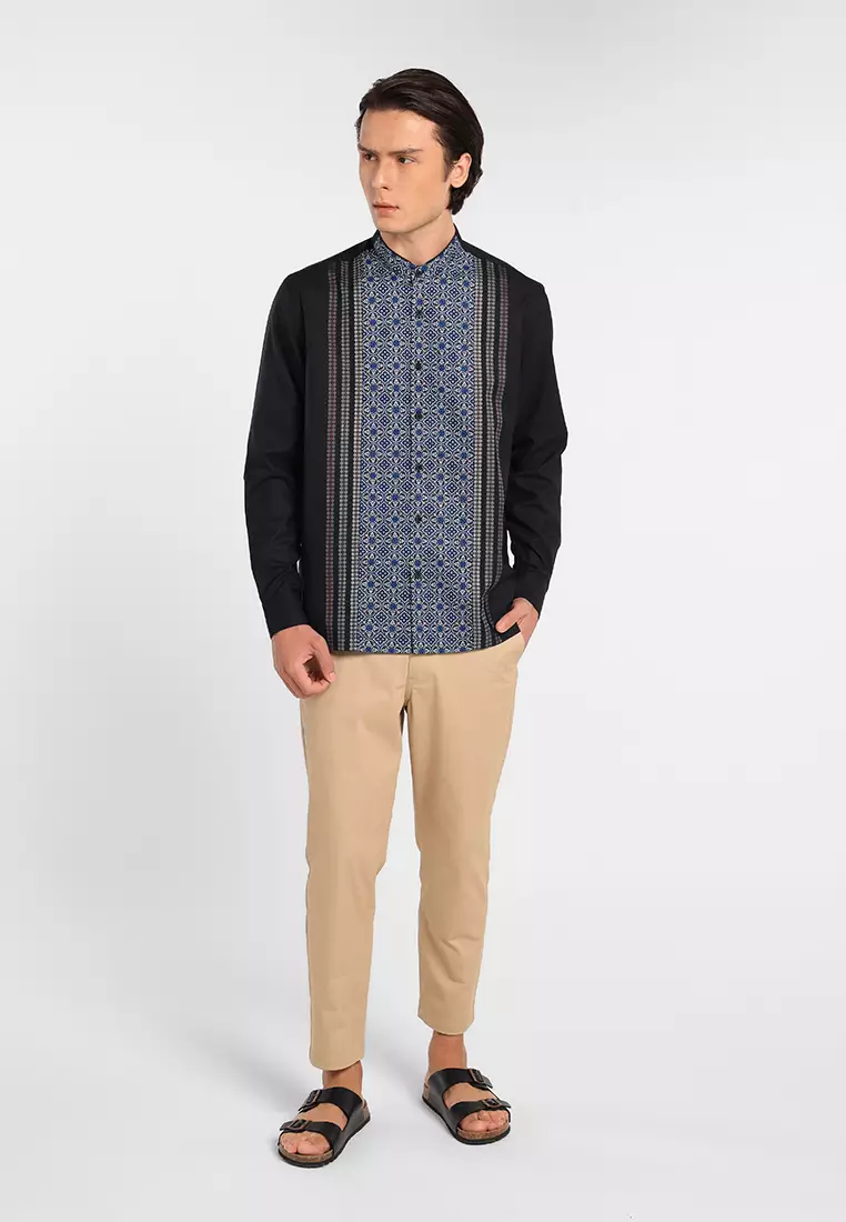 MANZONE X Adipati Dolken - Kemeja Koko Lengan Panjang Pria Khobar Comfort Fit - Black Warna Black