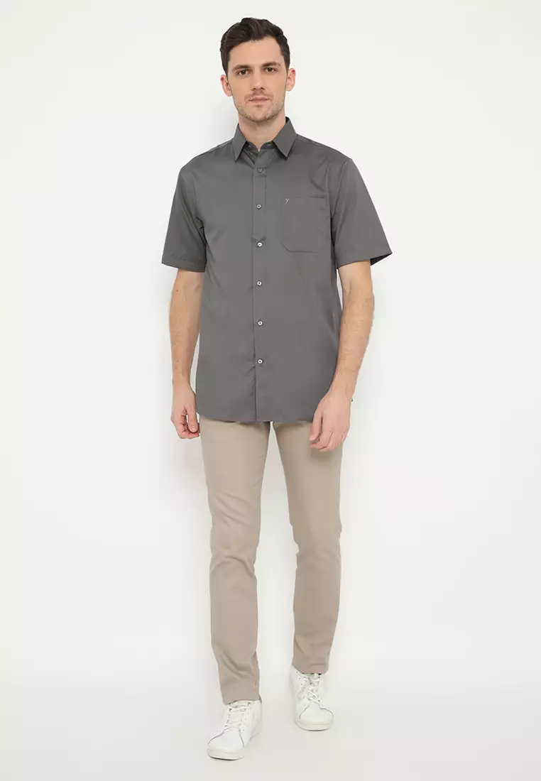 Jobb Geremy Kemeja Pria Lengan Pendek Regular Fit Abu-Abu 3