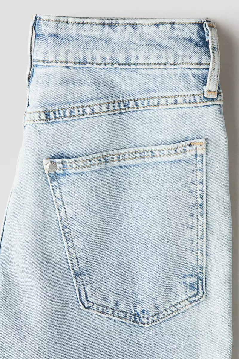 Relaxed Tapered Fit Jeans