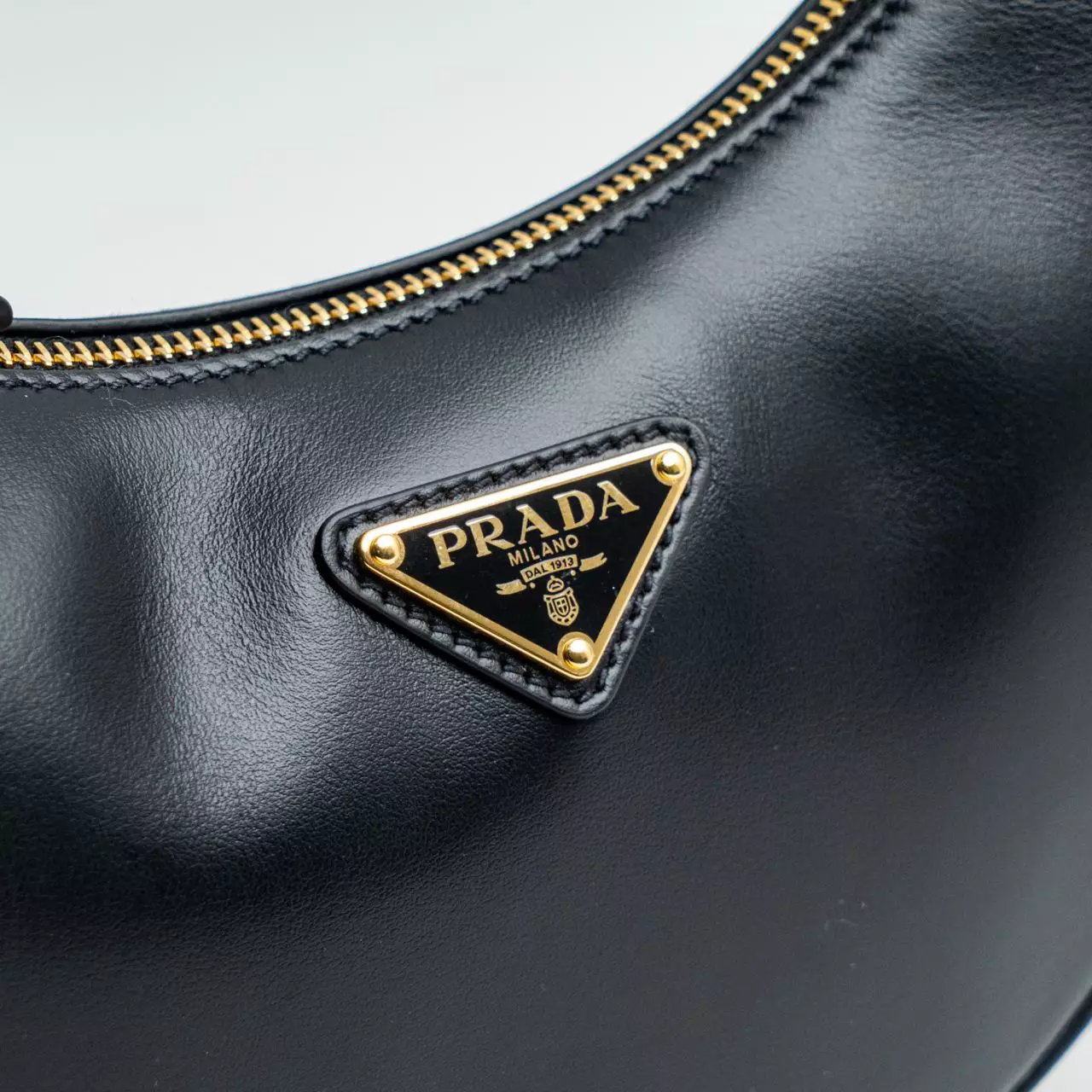 Arqué Leather Shoulder Bag Black