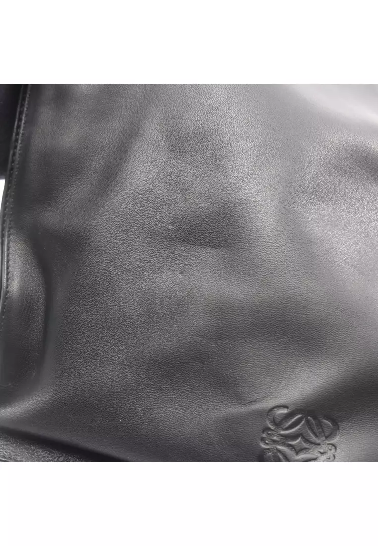 Pre-Loved LOEWE flamenco Shoulder bag leather black purse