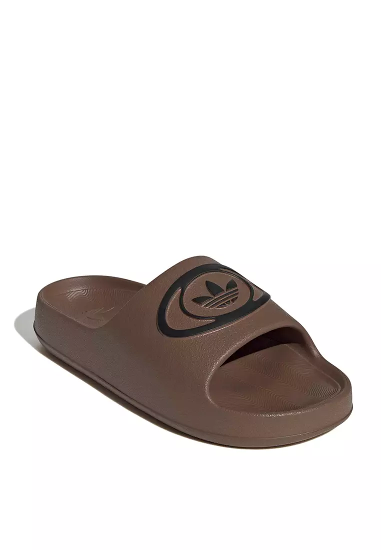Lifestyle ADILETTE 00s SLIDES Men Brown KK3581