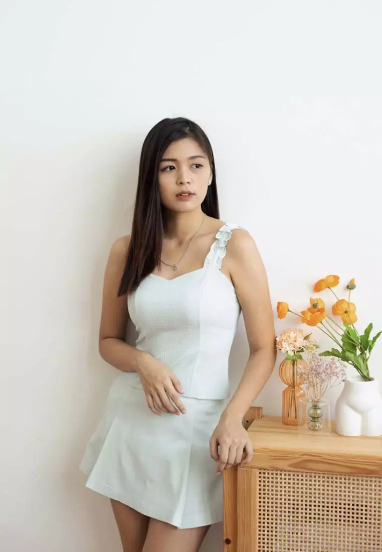 SHORT SKIRT WITH SLIT