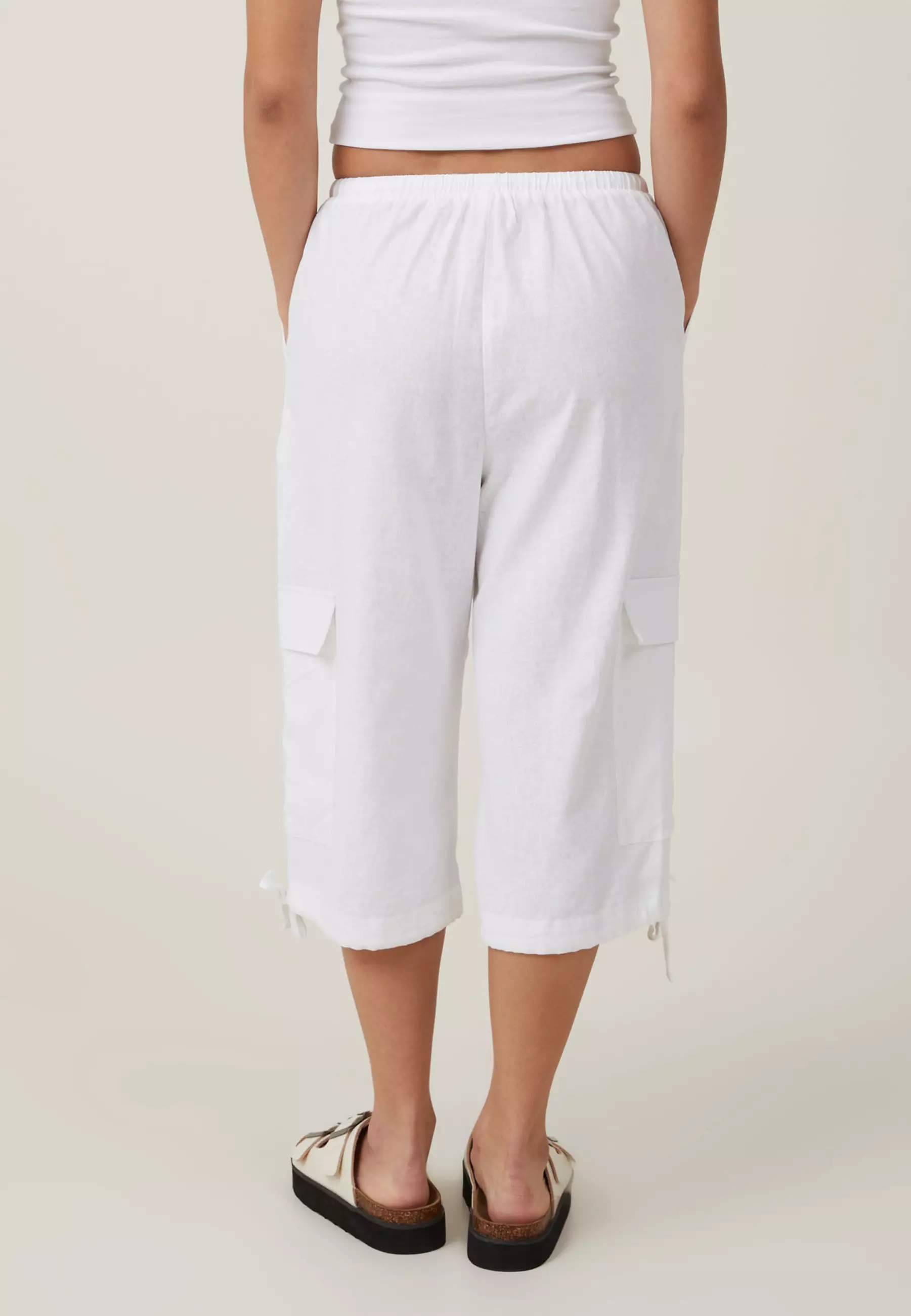 Buy online White Cotton Capri Legging from Capris & Leggings for