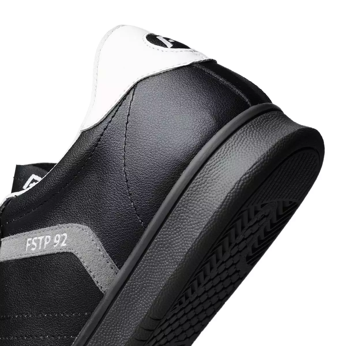 Footstep Footwear Sepatu Pria Sneakers Chester Black Raven Original Shoes